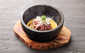 本日の鉄板ユッケごはん